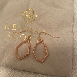 kendra scott rose gold earrings